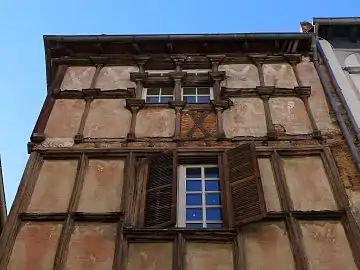 no&nbsp;17 : détail des fenêtres des 2e et 3e&nbsp;étages.