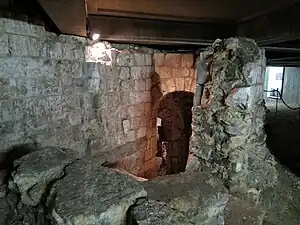 Entrée sur le mur sud.