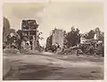 Maisons en ruine à la porte d'Auteuil, Paris, sous la Commune, mai 1871. Épreuve à l'albumine argentique à partir d'un négatif sur verre.