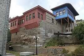 Maisons traditionnelles rénovées à côté du musée byzantin