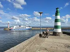 Le port avec un phare.