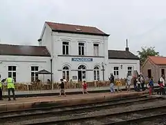 Le quai no&nbsp;1 a été reconverti en terrasse du café.