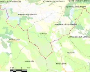 Carte élémentaire montrant les limites de la commune, les communes voisines, les zones de végétation et les routes