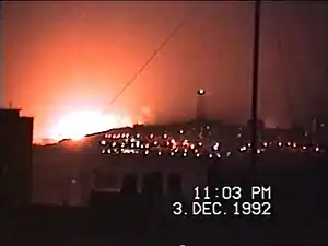 L'Aegean Sea en feu, devant la ville de La Corogne.