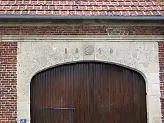 Portail orné,  portant la date de 1848