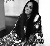 Mme Cres (Maria Carta)