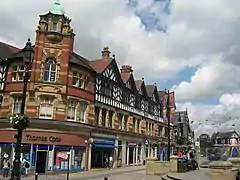Photographie de vieilles maisons faites de colombages et de briques.