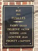 la plaque commémorative de la rue des Fusillés.
