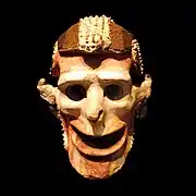 Crâne surmodelé mandak, Papouasie-Nouvelle-Guinée (musée d'ethnographie de Genève), XIXe&nbsp;siècle.