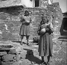 Fabrication du beurre, Puče (en), mai 1950