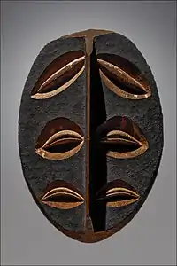 Masque à six yeux ». République gabonaise