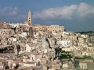 Sassi de Matera dans la région de Basilicate remontant au paléolithique (Xe&nbsp;millénaire&nbsp;av. J.-C.).