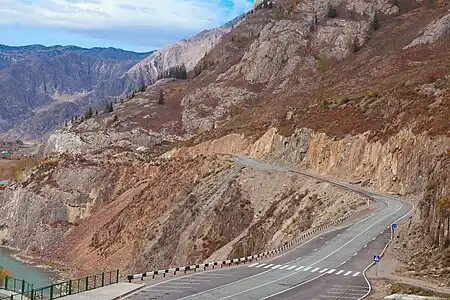 Bom le long de la Tchouïa.