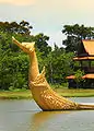 Réplique de Suphannahongse, la barge royale&nbsp;(en) au musée du Siam Ancien