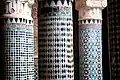 Zellij[Quoi&nbsp;?] appliqué aux colonnes de la Médersa mérinide, vers 1331, Salé, Maroc.