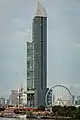 Gratte-ciel résidentiel Menam Residence (239 mètres) et grande roue de l'Asiatique (60 m)
