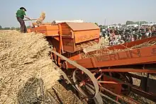 Liaison batteuse Merlin-monte-paille, inscription « Interdit de fumer (en néerlandais) », reconstitution.