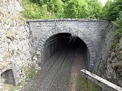 Vue de la tête du tunnel des Écomboles no 1 côté Mesnay - Arbois.