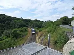 Un autorail au sortir du tunnel des Écomboles no 1.