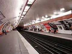 Les quais de la ligne 2.