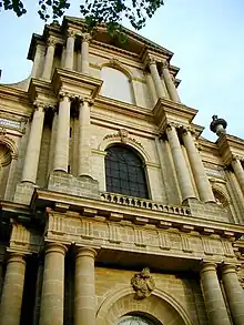 Élévation de la façade classique