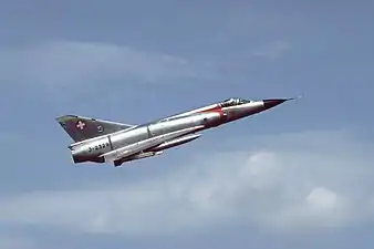 Mirage IIIS décollant de la base aérienne de Dübendorf&nbsp;(en) en 1984.