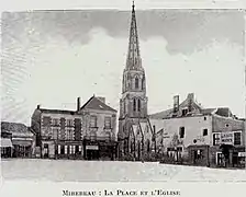 La place principale de Mirebeau et son église au début du XXe&nbsp;siècle.