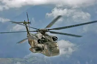 Un CH-53G de la Hubschraubergeschwader 64&nbsp;(de) en vol en Suisse.