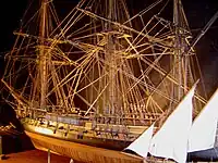 Modèle réduit de gabare militaire du XVIIIe siècle.