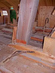 Style hexagonal entre les fenêtres de scie. Het Jonge Schaap