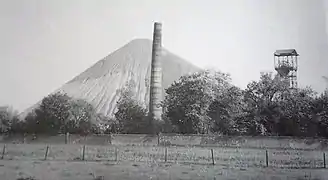 La fosse no&nbsp;3 et son terril.