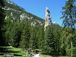 Monolithe de Sardières, des Alpes savoyardes.