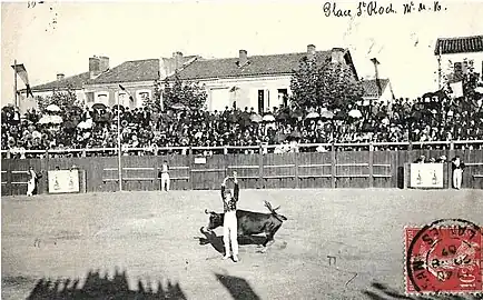 Écarteur lors d'une course landaise sur la place Saint-Roch.
