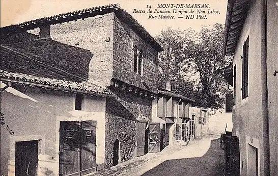 Ancienne carte postale. La légende fait une confusion entre la maison romane du 6 rue Maubec et le château de Nolibos (appelé « donjon de Non Libos »), entièrement détruit au XVIIIe&nbsp;siècle, et qui se situait à 150 mètres plus à l'Est