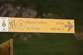 Balisage sur le chemin du mont Fallère.