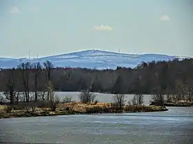 Le mont Sainte-Marguerite vu de Saint-Lambert-de-Lauzon.