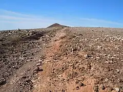 Rocailles le long du chemin d'accès au sommet.
