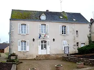 La mairie, ancien presbytère depuis 1734.