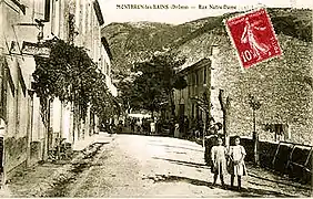 Maisons à treille au début du XXe&nbsp;siècle.