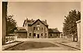La façade de la gare a peu évolué depuis cette photo datant de la première moitié du XXe&nbsp;siècle