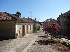 Cabinet d'infirmières et village.