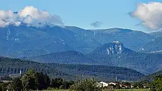 Larroque d'Olmes au premier plan.
