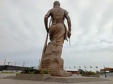 Monument Amazone, vue arrière