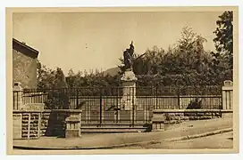 Le Monument aux morts vers 1918.
