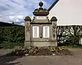 Monument aux morts des Première et Seconde Guerres mondiales.