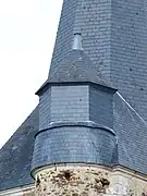 ... faîtage de la tour d'escalier.