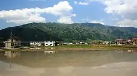 Vue du mont Ikeda depuis le bourg d'Ikeda.