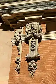 no&nbsp;34 : détail du portail d'entrée.