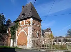 La maison du Bailly, à l'entrée du château.