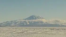 Le mont Discovery, vu depuis la base antarctique McMurdo.